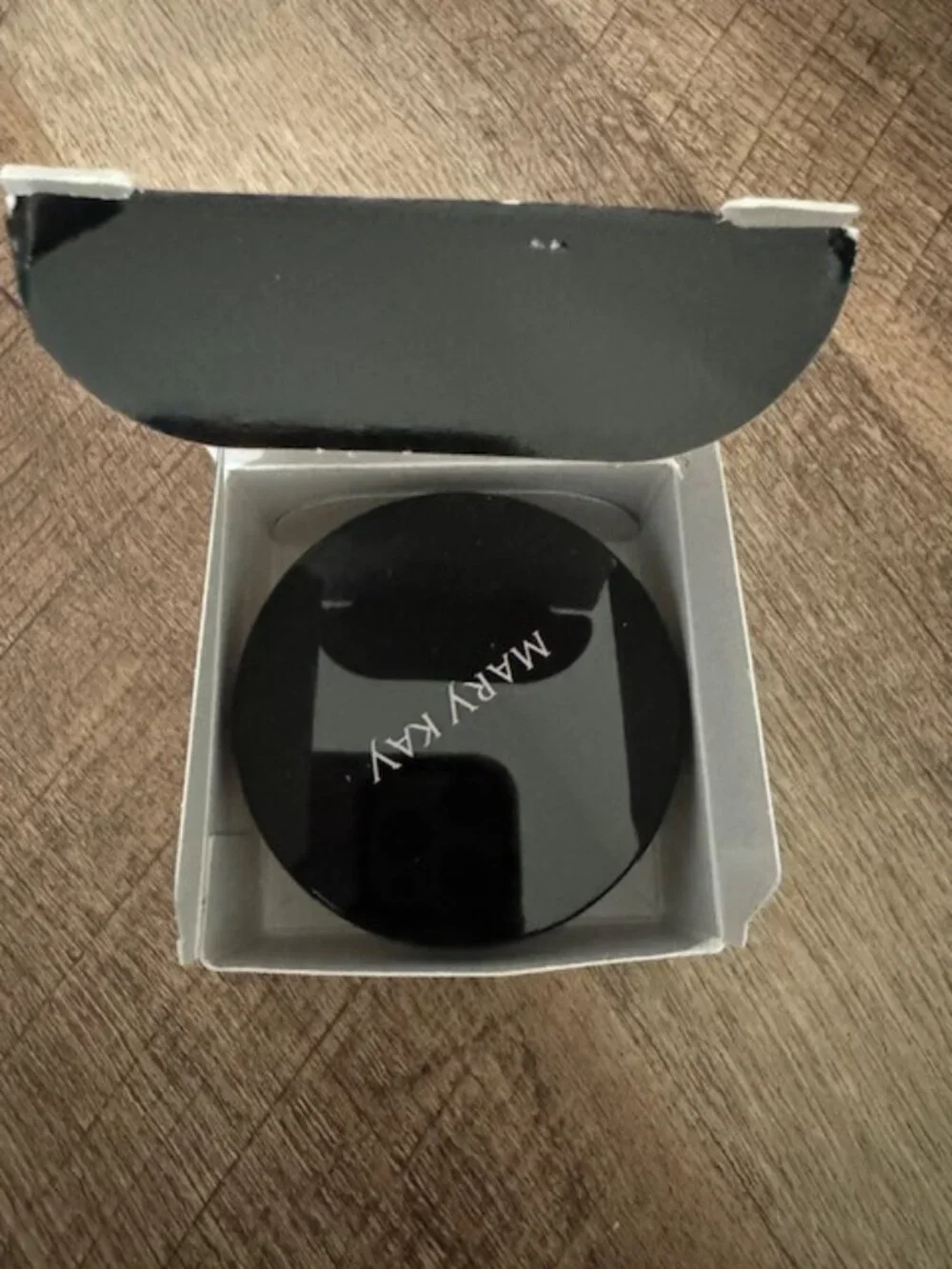 Mary Kay Silky Setting Powder (Medium Ivory)